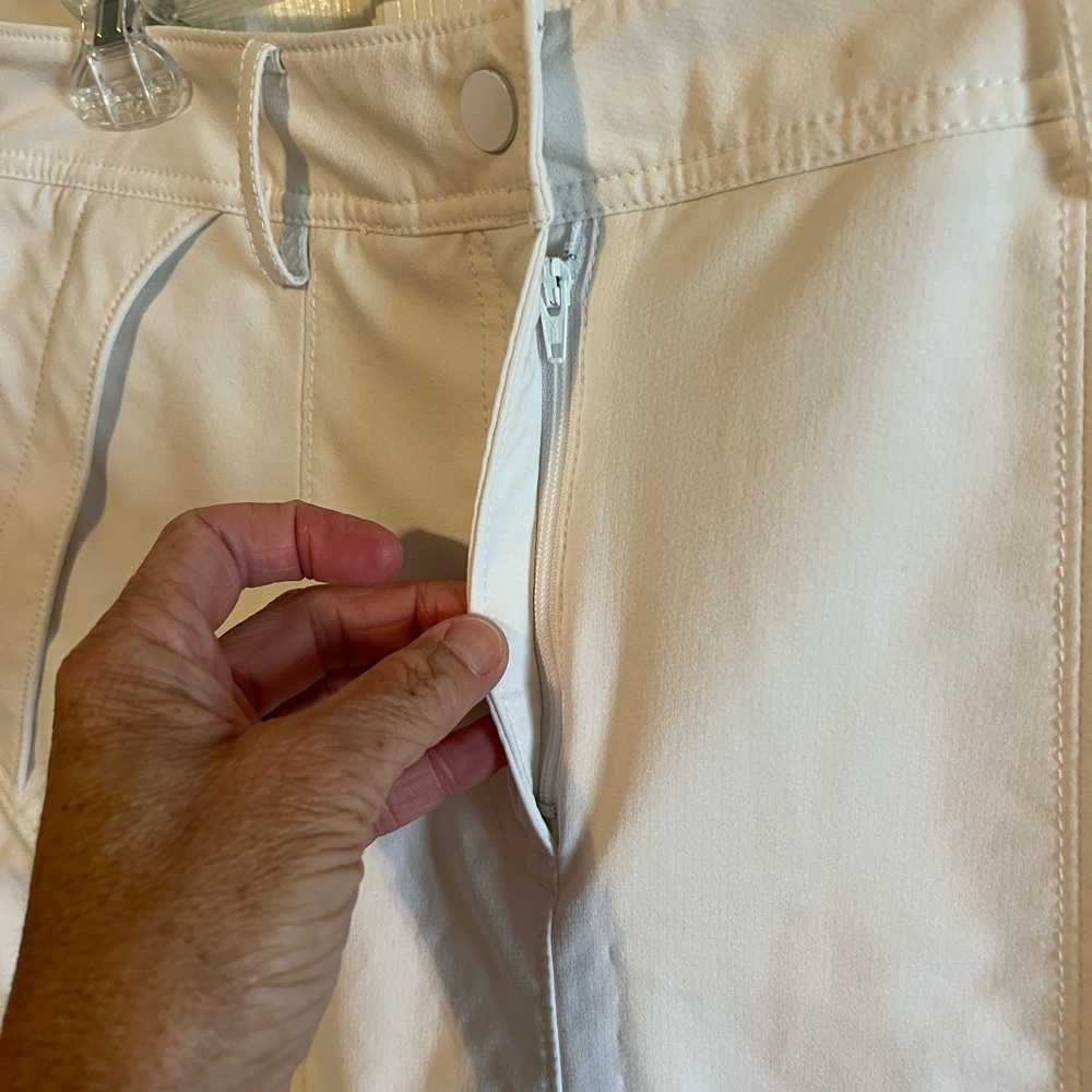 Annika Cutter & Buck white tennis golf Skirt size 8 EUC no visible flaws
Pockets - Picture 4 of 9